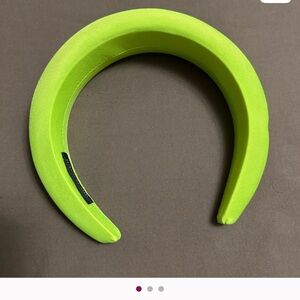 Bundle of 2 women’s hair accessories